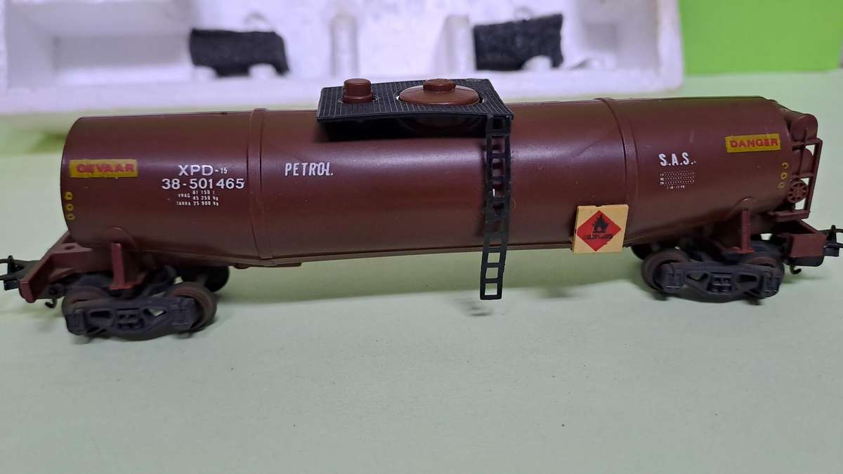 LIMA SAR HO Scale - Petrol Tanker BOXED