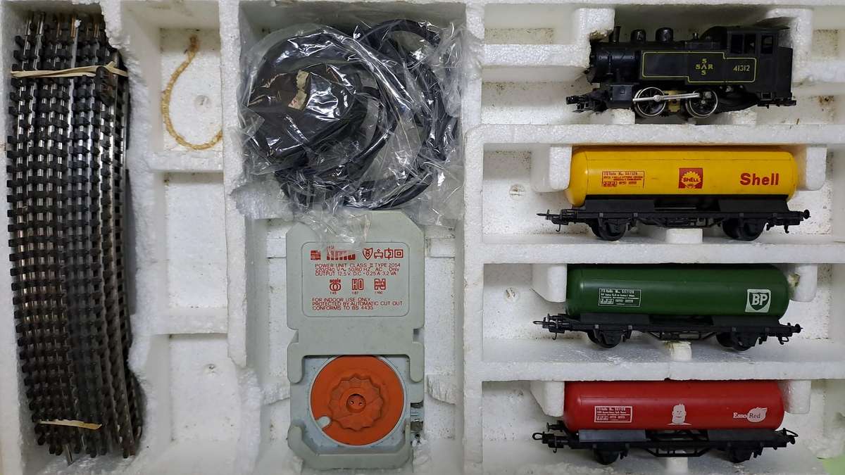 LIMA SAR Train Set (Locomotive with 3 petrol tankers) BOXED