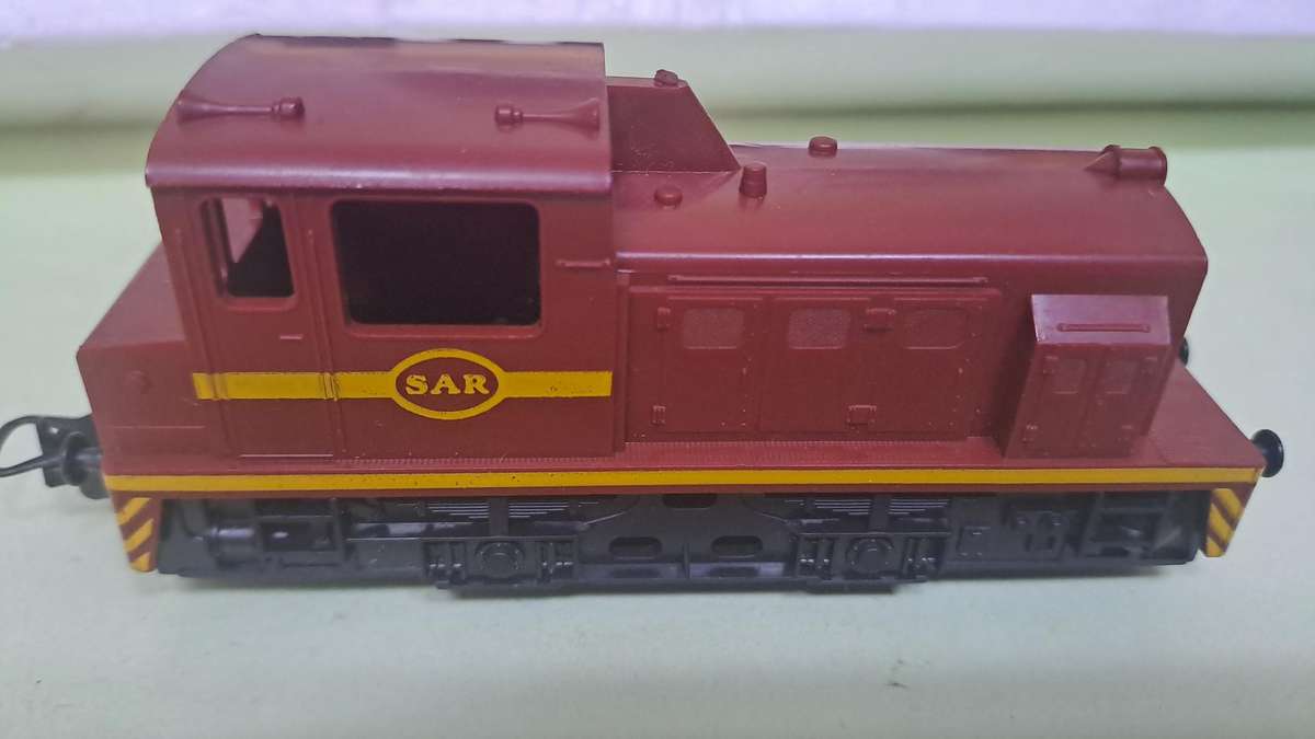 LIMA SAR Train Set (Locomotive with 6 goods wagons) BOXED