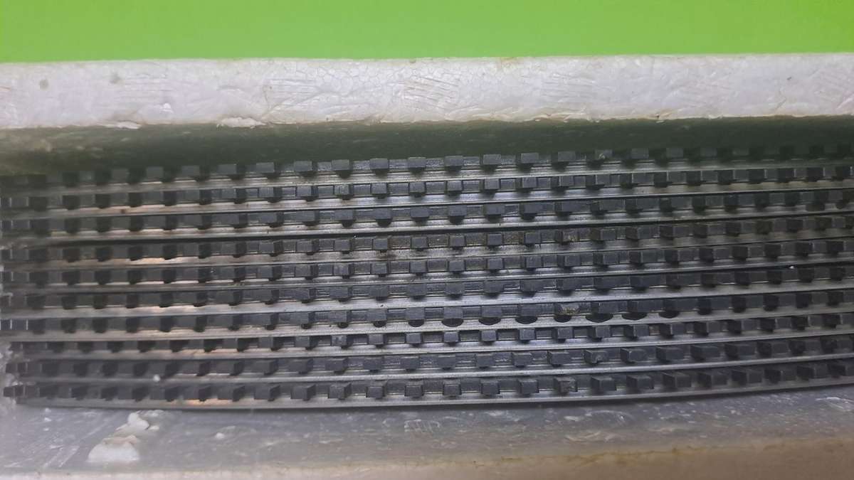 LIMA Goods Train Set (Locomotive with 2 goods wagons and crossing) BOXED