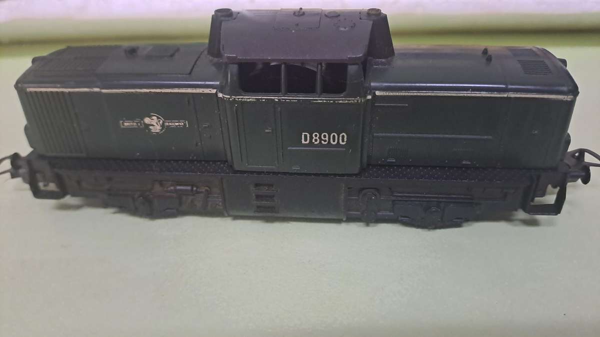 LIMA Goods Train Set (Locomotive with 2 goods wagons and crossing) BOXED