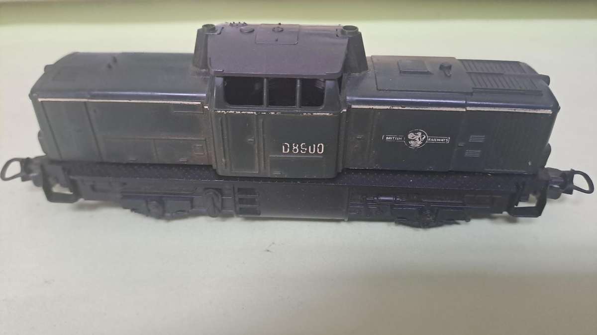 LIMA Goods Train Set (Locomotive with 2 goods wagons and crossing) BOXED