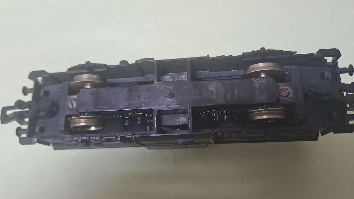 LIMA Goods Train Set (Locomotive with 2 goods wagons and crossing) BOXED