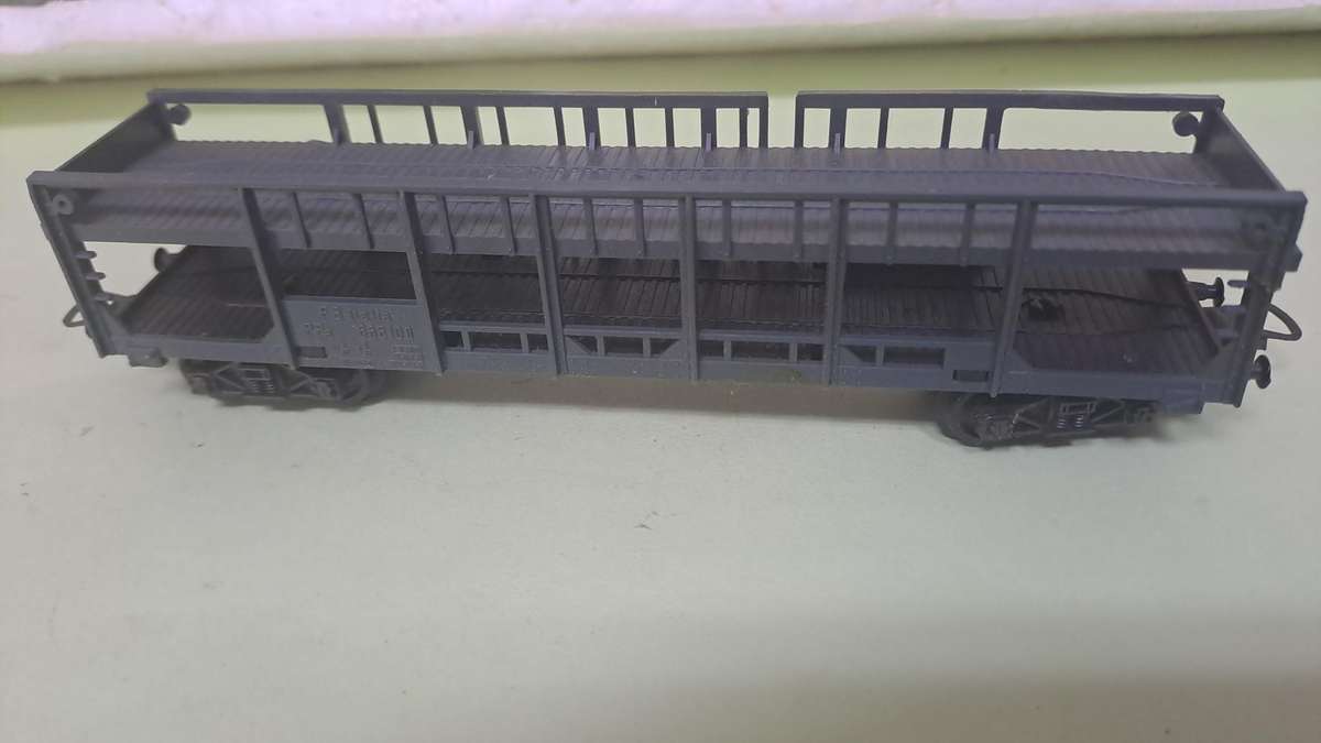 LIMA Goods Train Set (Locomotive with 2 goods wagons and crossing) BOXED