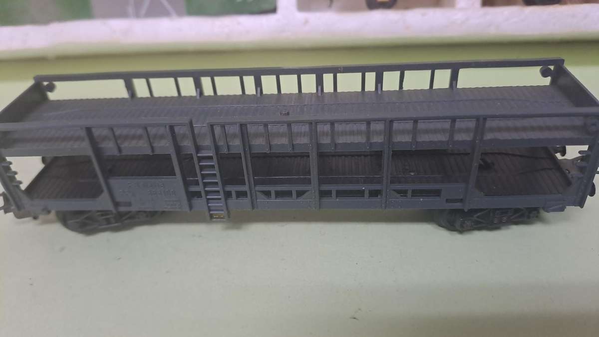 LIMA Goods Train Set (Locomotive with 2 goods wagons and crossing) BOXED