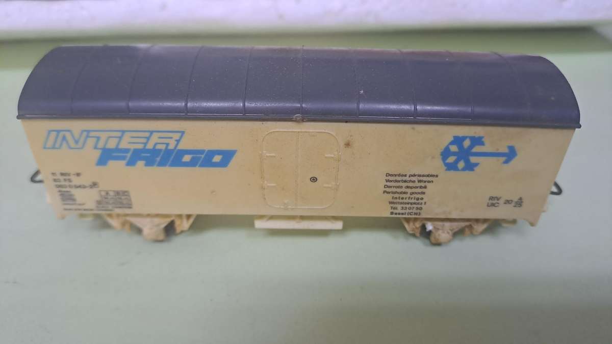LIMA Goods Train Set (Locomotive with 2 goods wagons and crossing) BOXED