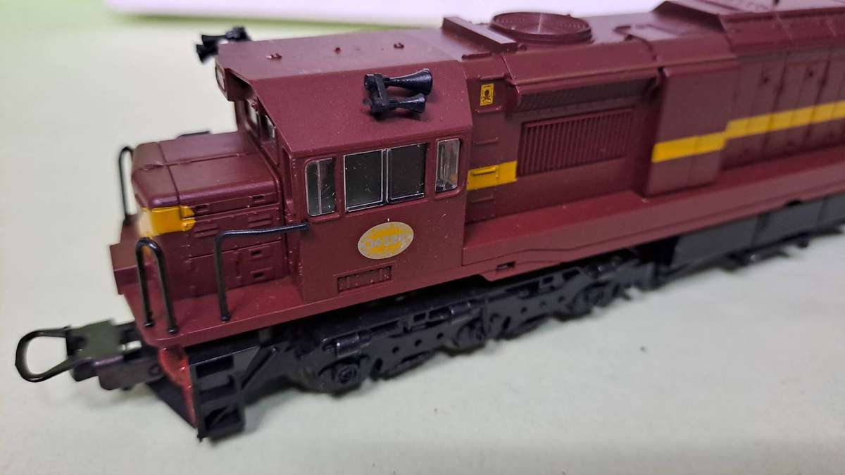 LIMA HO: SAR "Trans Karoo" Class 34 Diesel Loco in New Boxed Operational condition.