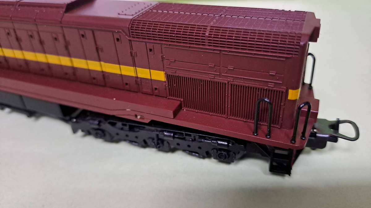 LIMA HO: SAR "Trans Karoo" Class 34 Diesel Loco in New Boxed Operational condition.