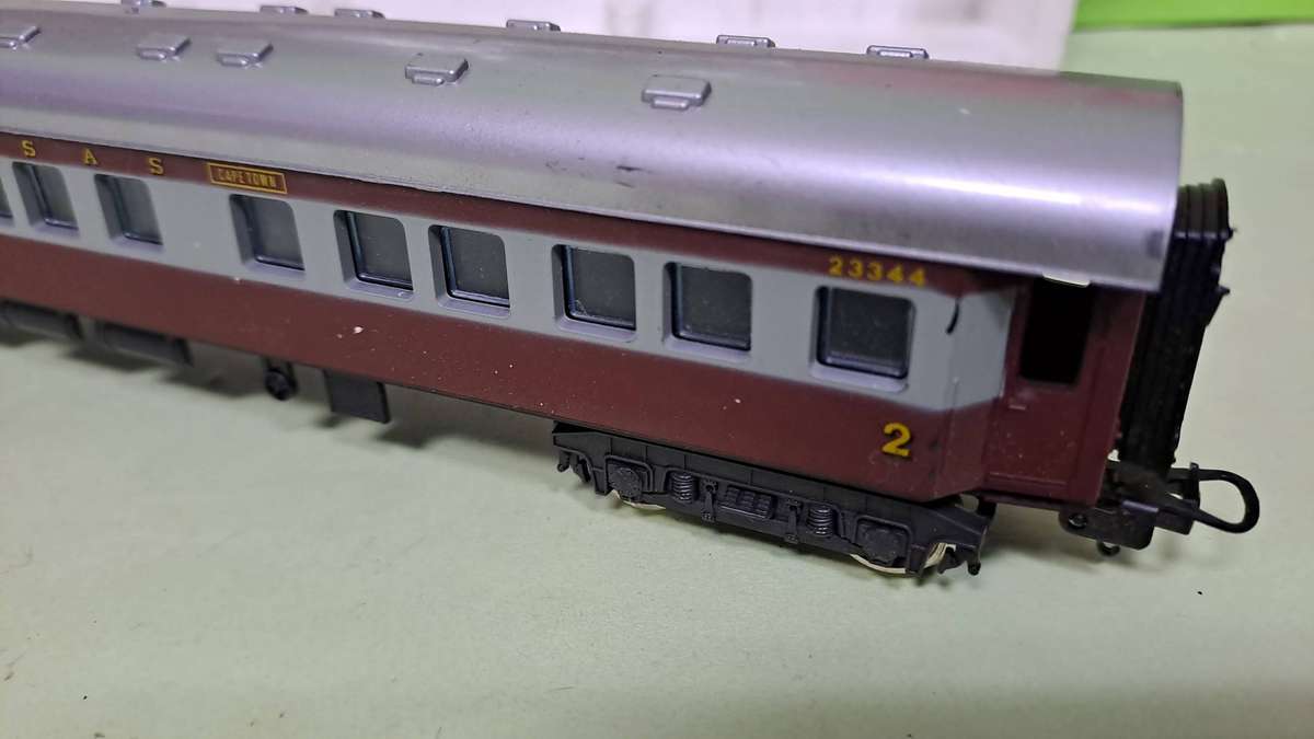 LIMA Train SAR Trans Karoo 2nd Class Coach BOXED