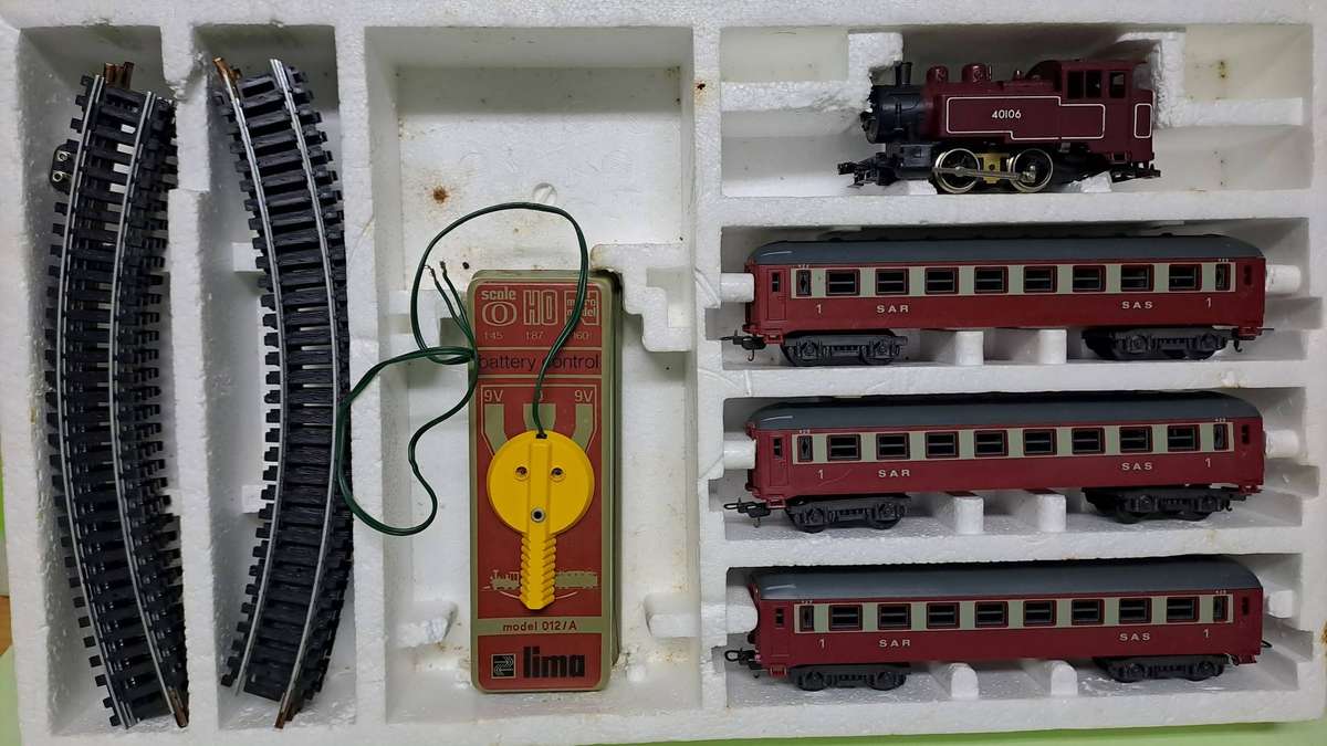 LIMA SAR Train Set (Locomotive with 3 passenger) BOXED