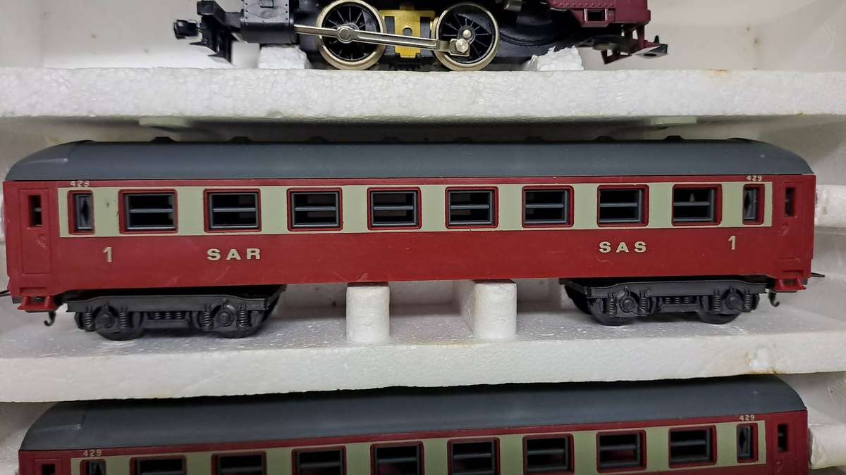 LIMA SAR Train Set (Locomotive with 3 passenger) BOXED