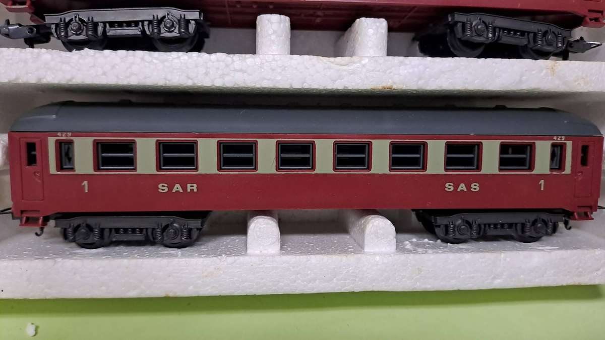 LIMA SAR Train Set (Locomotive with 3 passenger) BOXED