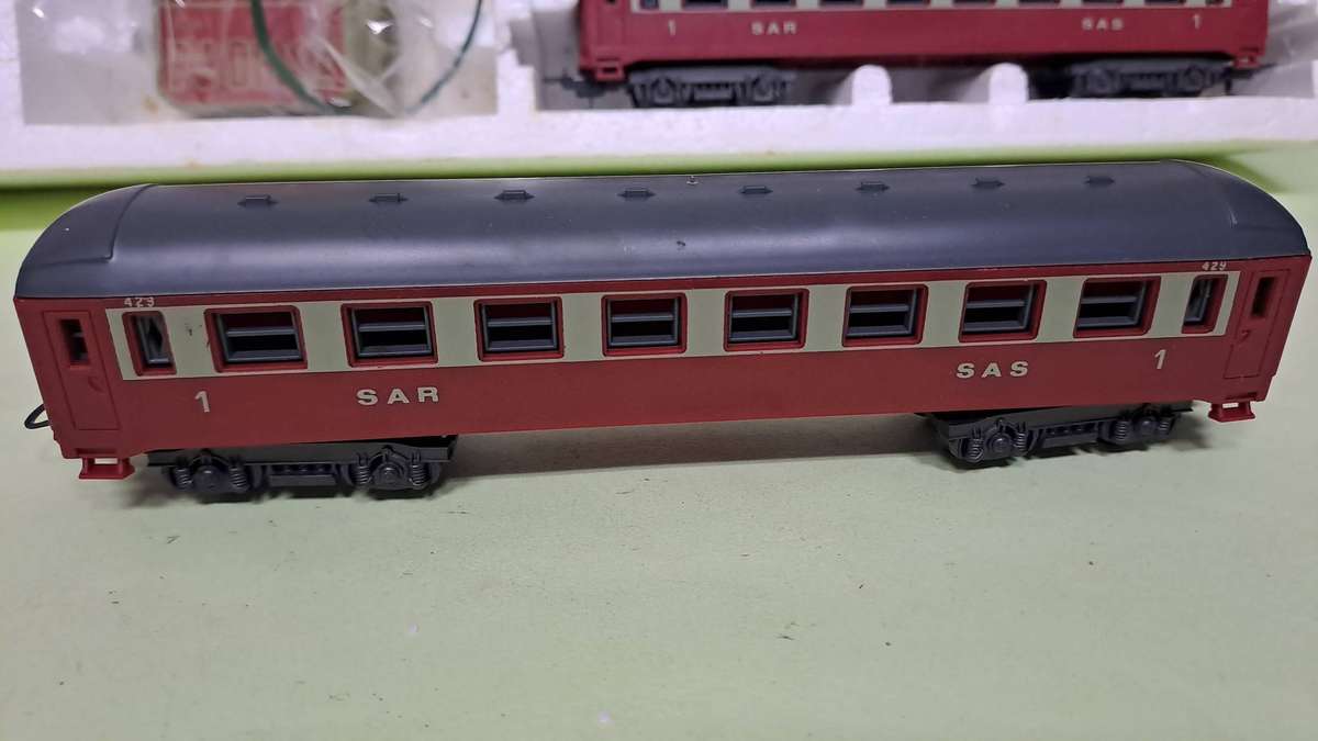 LIMA SAR Train Set (Locomotive with 3 passenger) BOXED