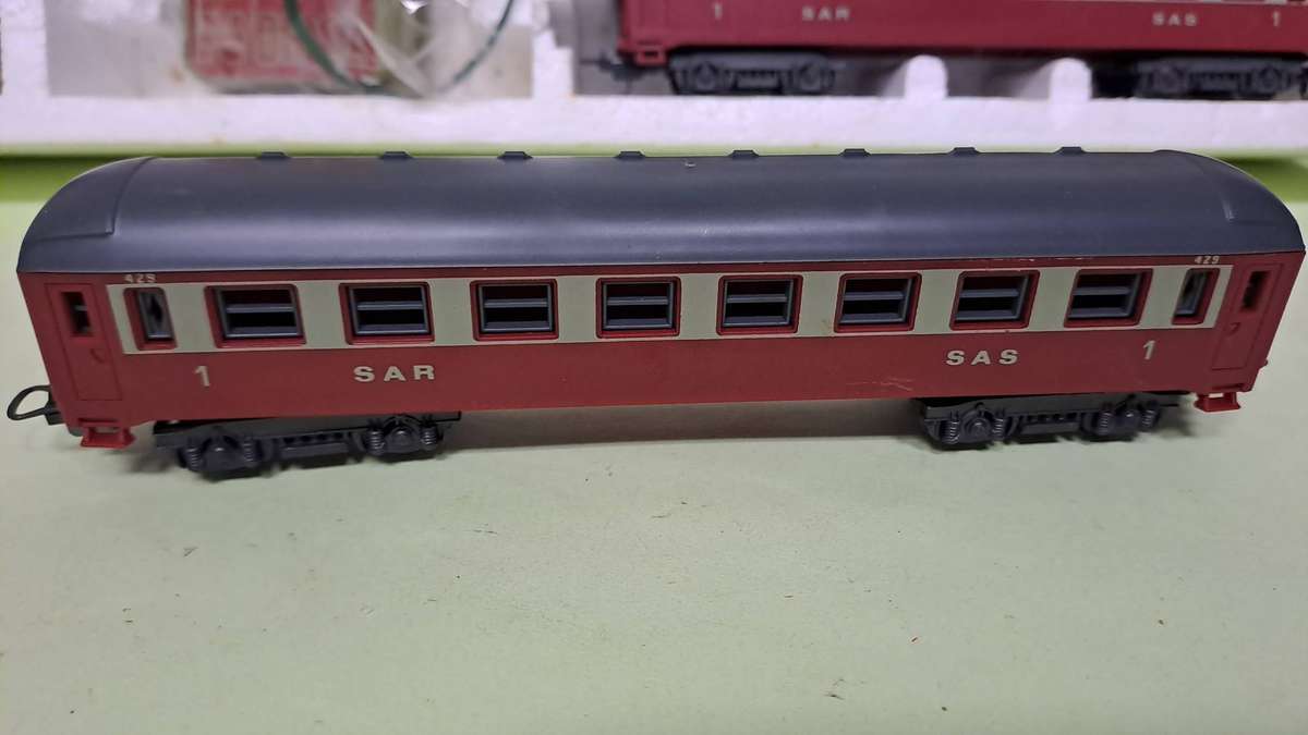 LIMA SAR Train Set (Locomotive with 3 passenger) BOXED