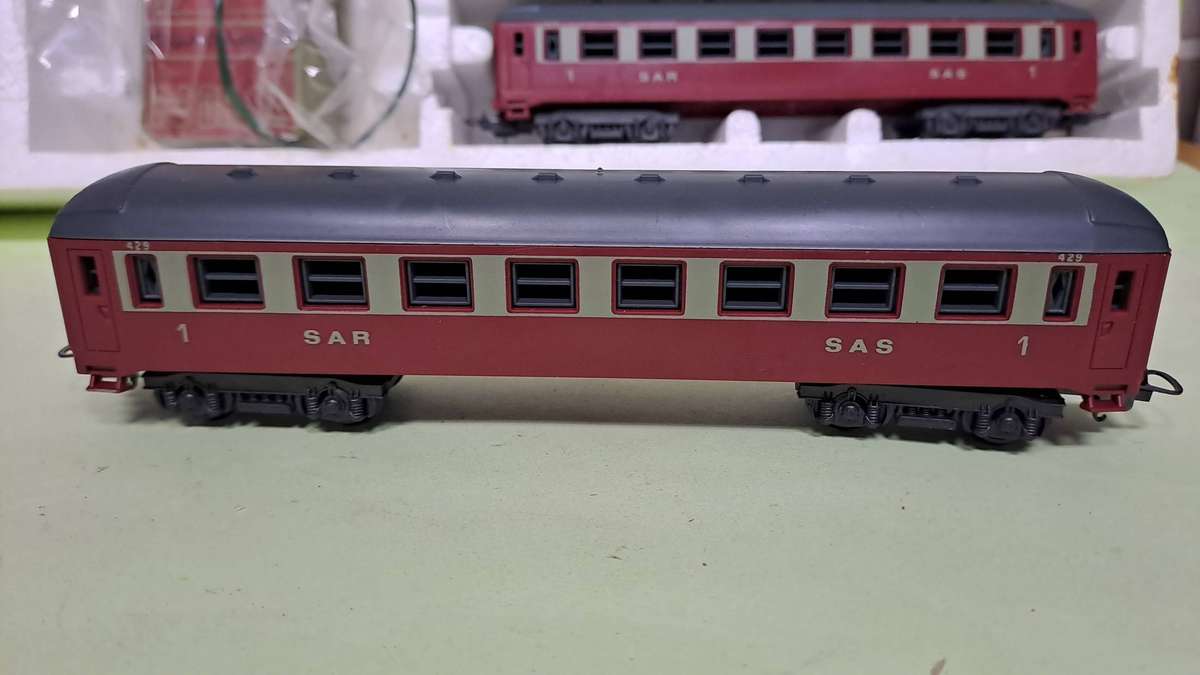 LIMA SAR Train Set (Locomotive with 3 passenger) BOXED