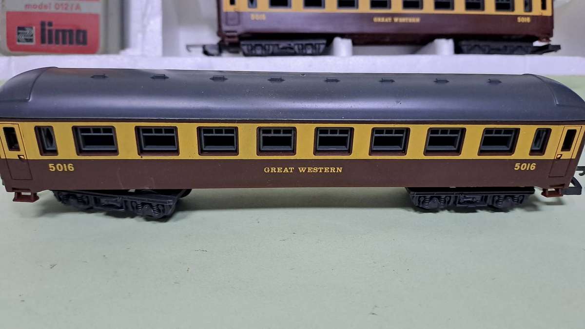 LIMA Great Western Train Set (Locomotive with 3 passenger) BOXED