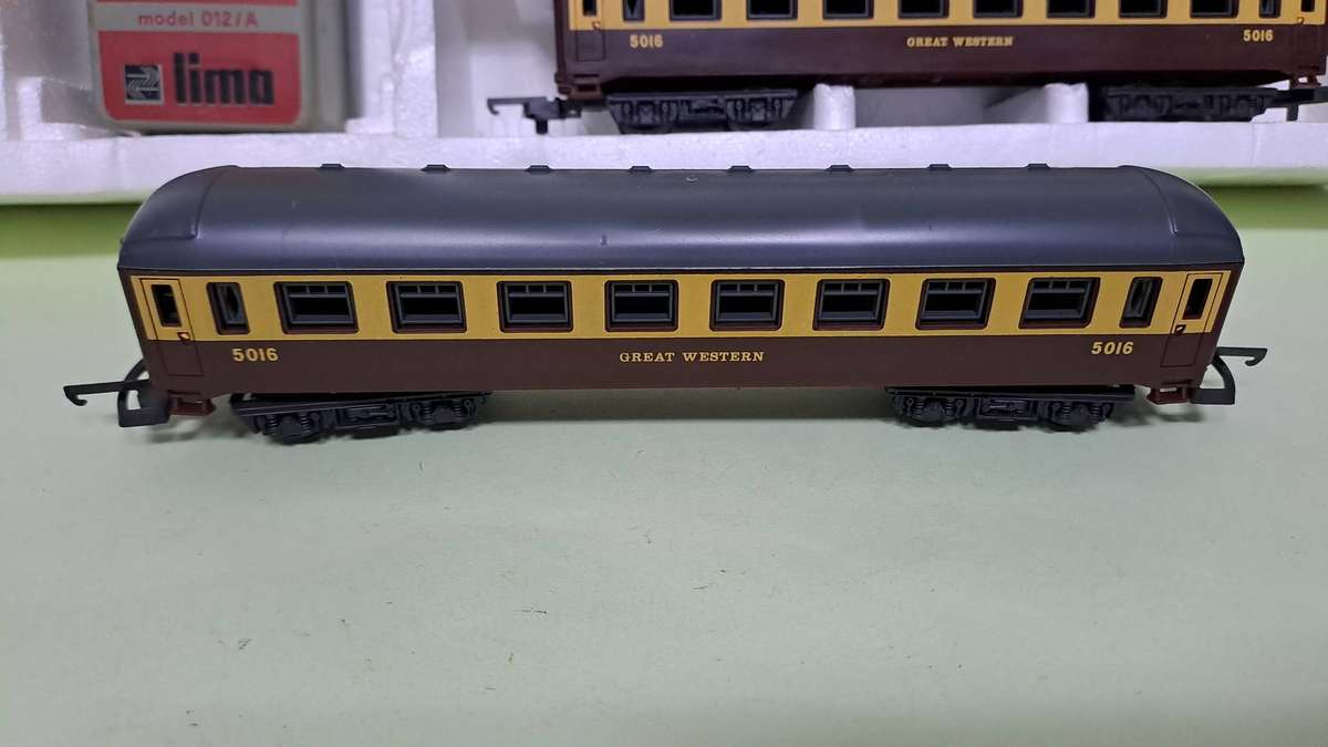 LIMA Great Western Train Set (Locomotive with 3 passenger) BOXED