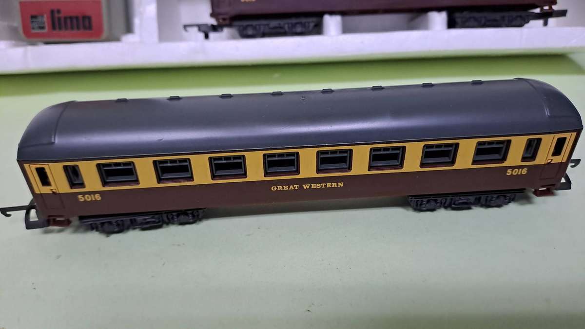 LIMA Great Western Train Set (Locomotive with 3 passenger) BOXED