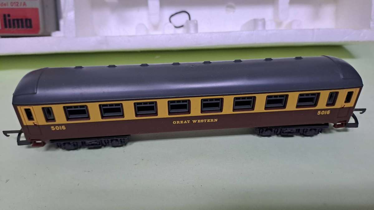 LIMA Great Western Train Set (Locomotive with 3 passenger) BOXED