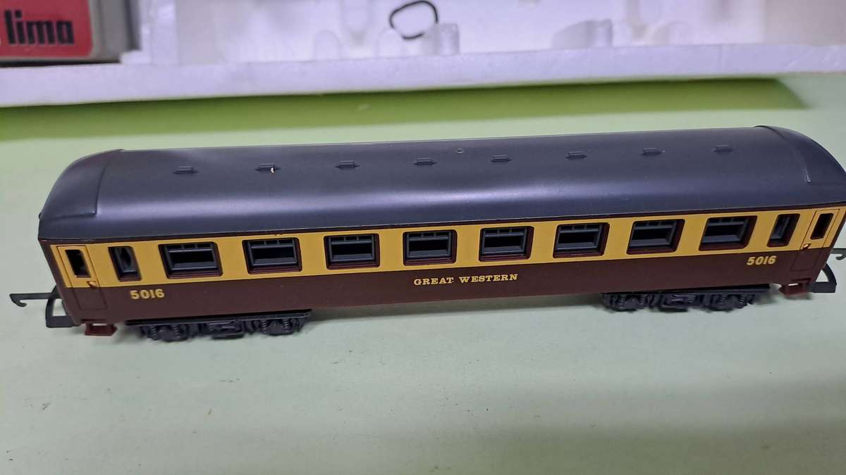 LIMA Great Western Train Set (Locomotive with 3 passenger) BOXED