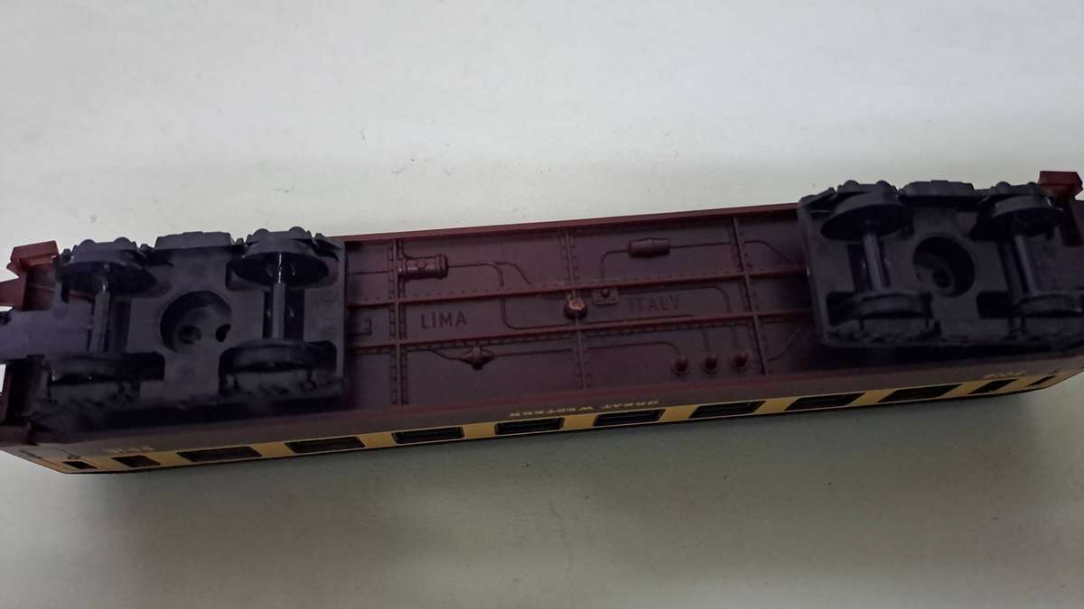 LIMA Great Western Train Set (Locomotive with 3 passenger) BOXED
