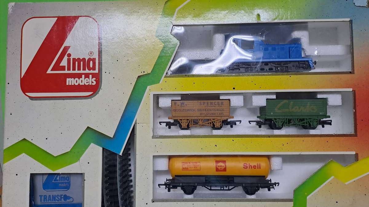 LIMA SAR Train Set (Blue Shunter Locomotive with 4 goods wagons) BOXED