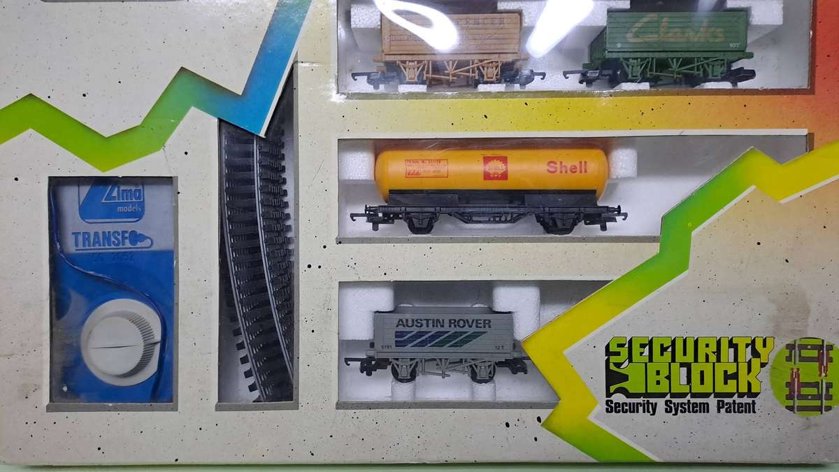 LIMA SAR Train Set (Blue Shunter Locomotive with 4 goods wagons) BOXED
