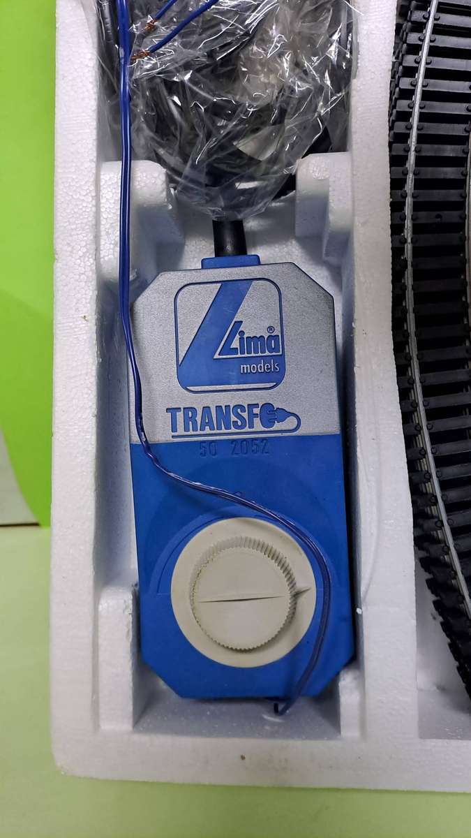 LIMA SAR Train Set (Blue Shunter Locomotive with 4 goods wagons) BOXED