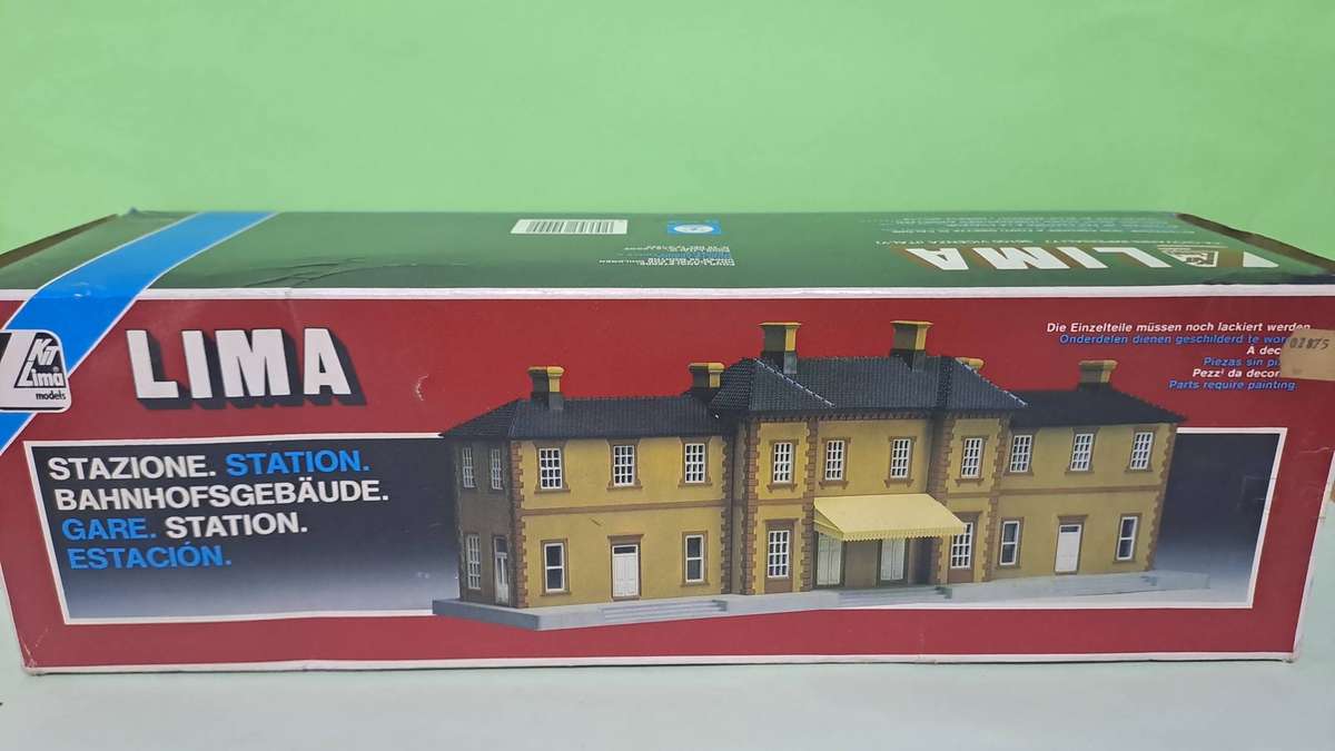 LIMA Large Station (NEW old stock only one)