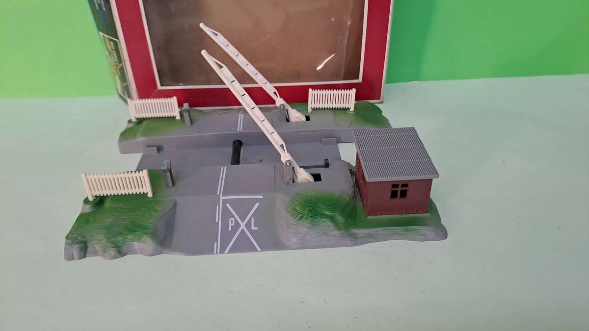 LIMA Automatic Crossing Gate (New old stock)