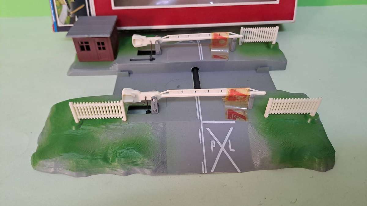 LIMA Automatic Crossing Gate (New old stock)