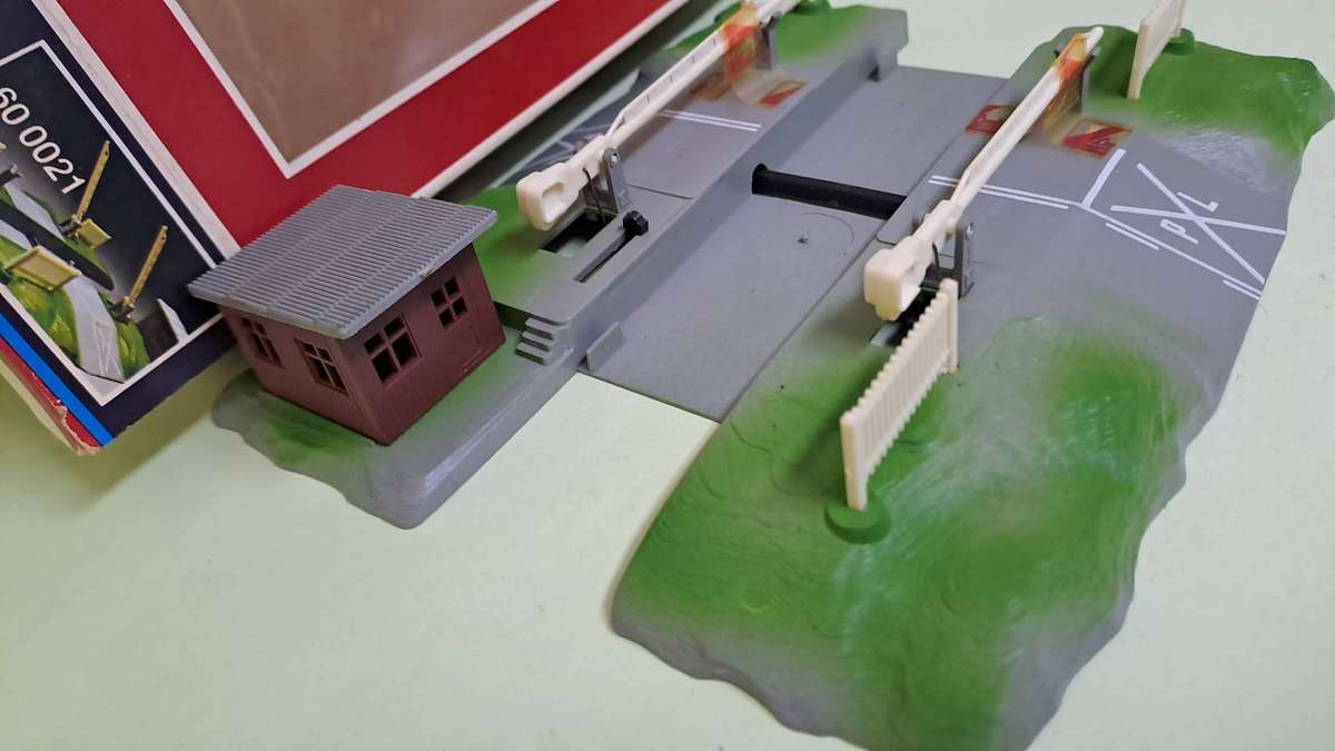 LIMA Automatic Crossing Gate (New old stock)