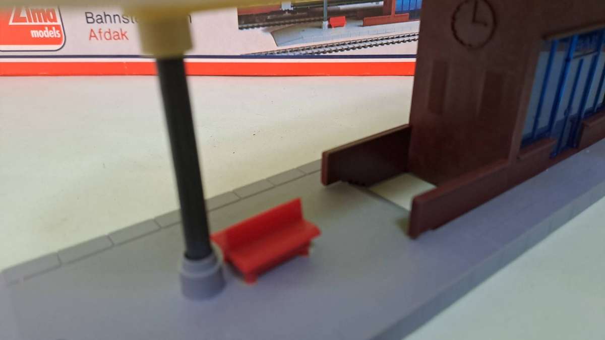 LIMA Station Roof BOXED (NEW old stock)