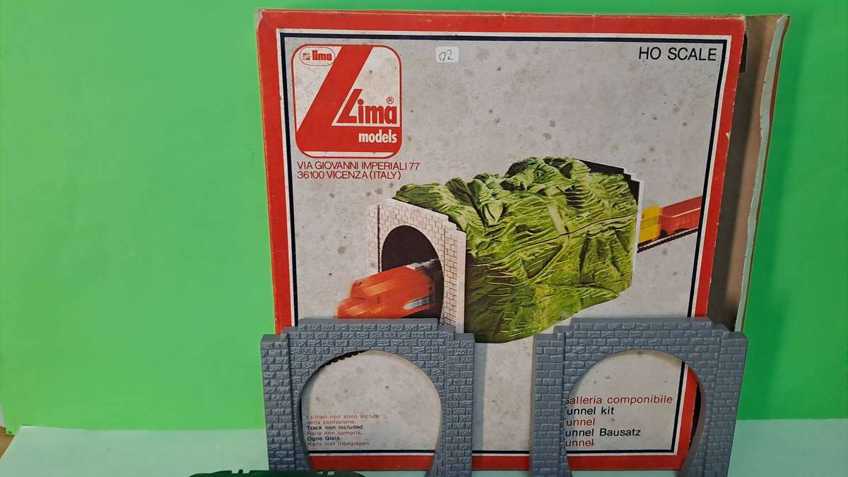 LIMA Tunnel BOXED (NEW old stock)