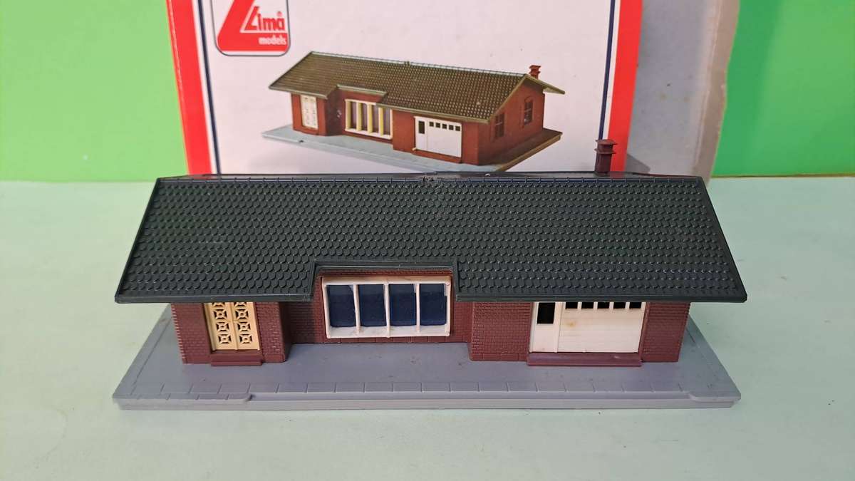 LIMA House BOXED (NEW old stock)