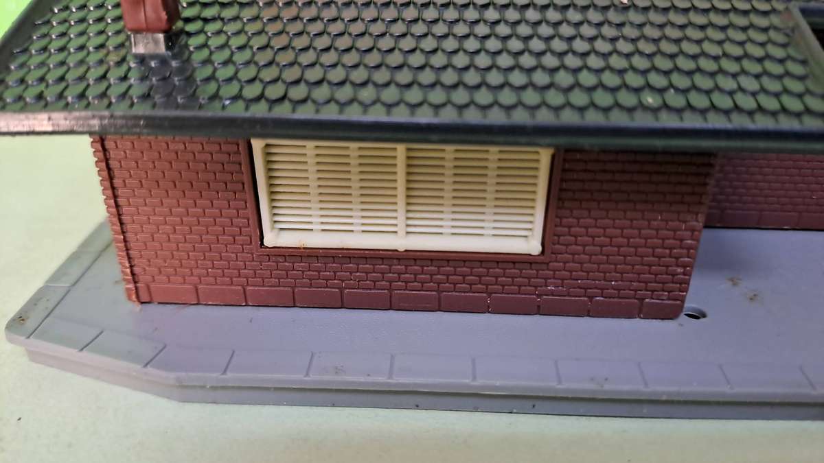 LIMA House BOXED (NEW old stock)