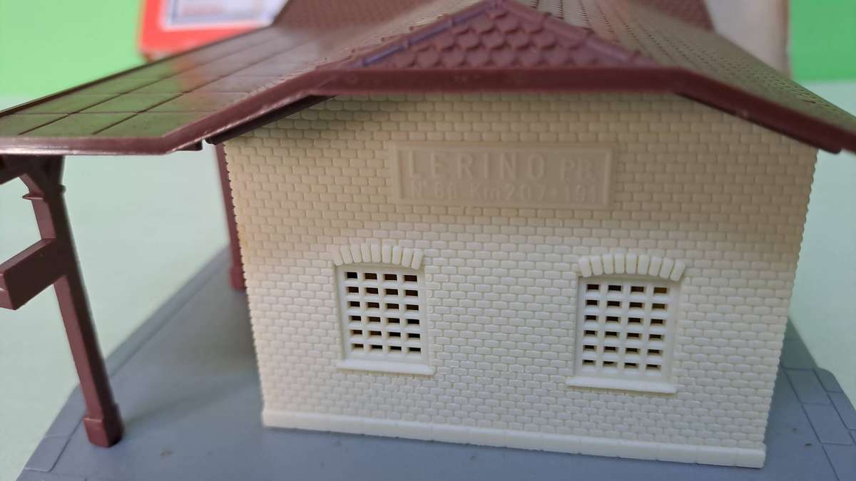 LIMA Station BOXED (NEW old stock)