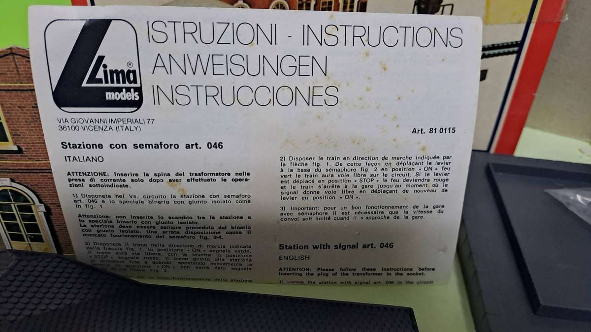 LIMA Station With Signal BOXED (NEW old stock)