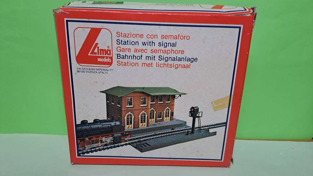 LIMA Station With Signal BOXED (NEW old stock)