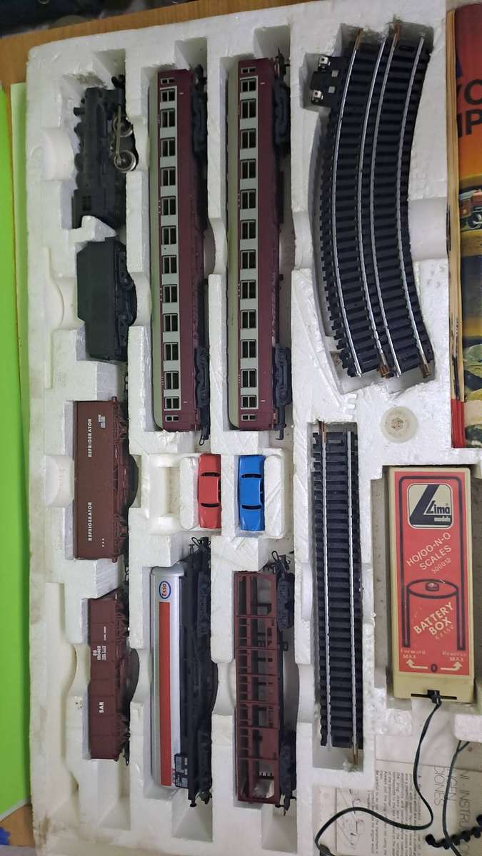 LIMA SAR Train Set (Locomotive with 6 wagons) BOXED