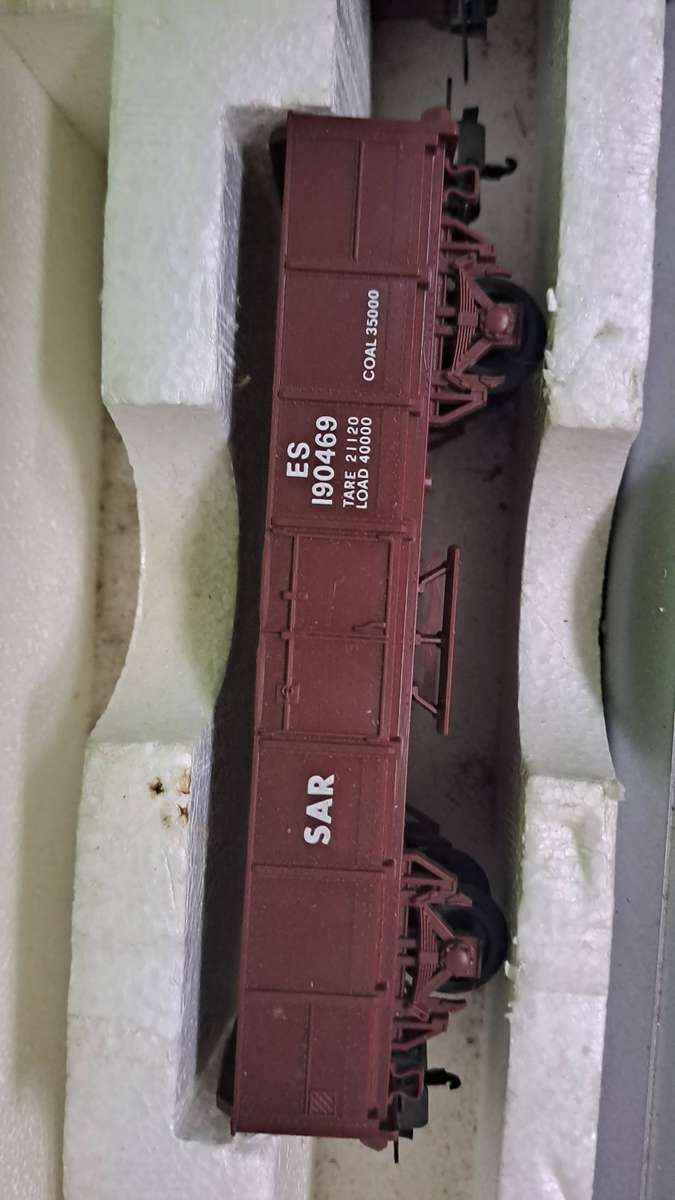 LIMA SAR Train Set (Locomotive with 6 wagons) BOXED