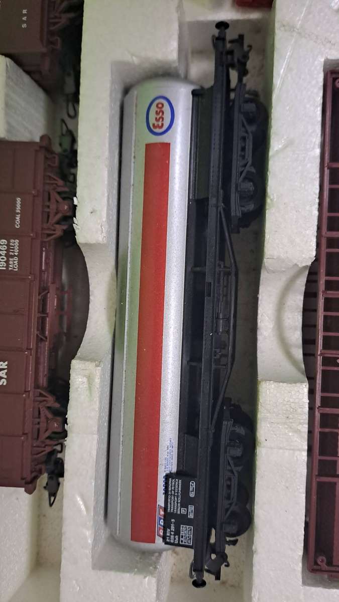 LIMA SAR Train Set (Locomotive with 6 wagons) BOXED
