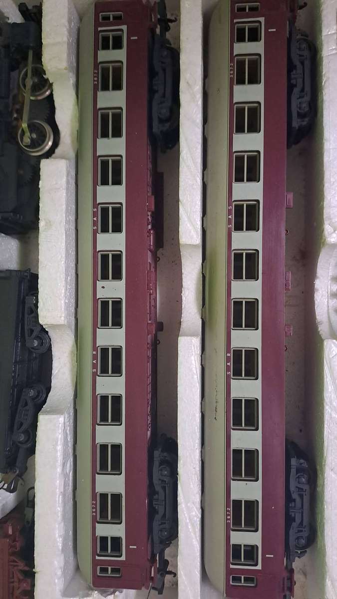 LIMA SAR Train Set (Locomotive with 6 wagons) BOXED