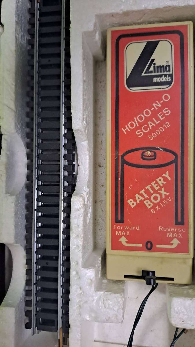 LIMA SAR Train Set (Locomotive with 6 wagons) BOXED