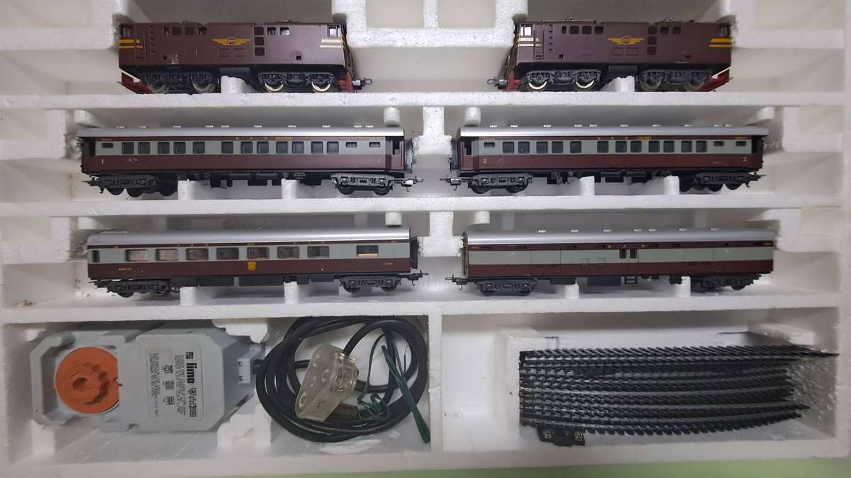 LIMA SAR Trans Karoo Train Set (Complete with Dummy Loco and 4 wagons) BOXED