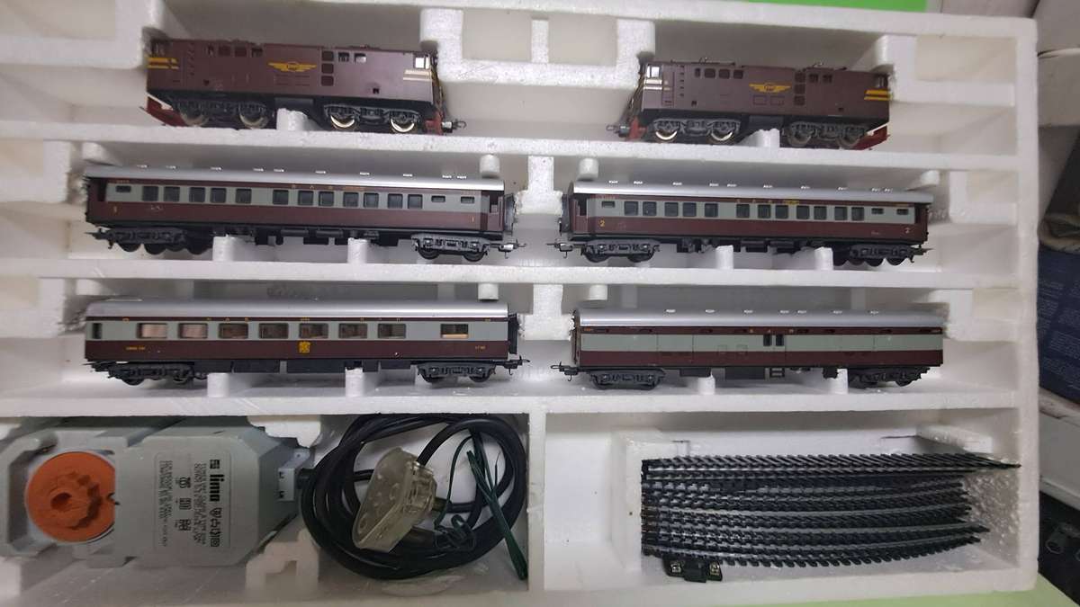 LIMA SAR Trans Karoo Train Set (Complete with Dummy Loco and 4 wagons) BOXED