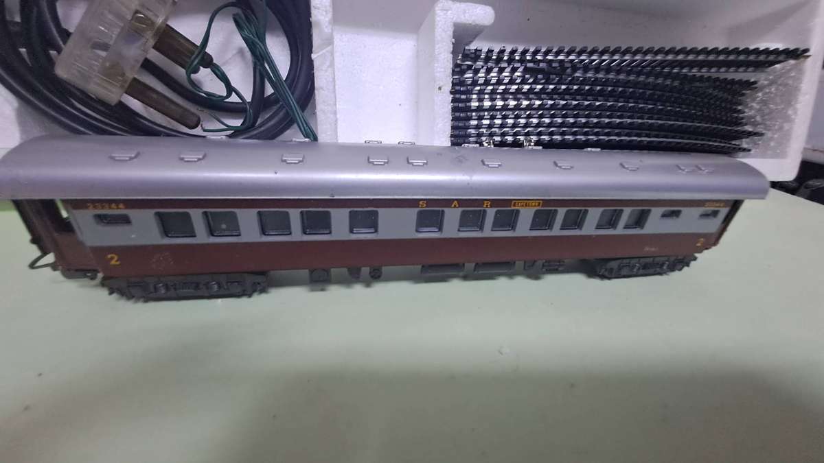 LIMA SAR Trans Karoo Train Set (Complete with Dummy Loco and 4 wagons) BOXED
