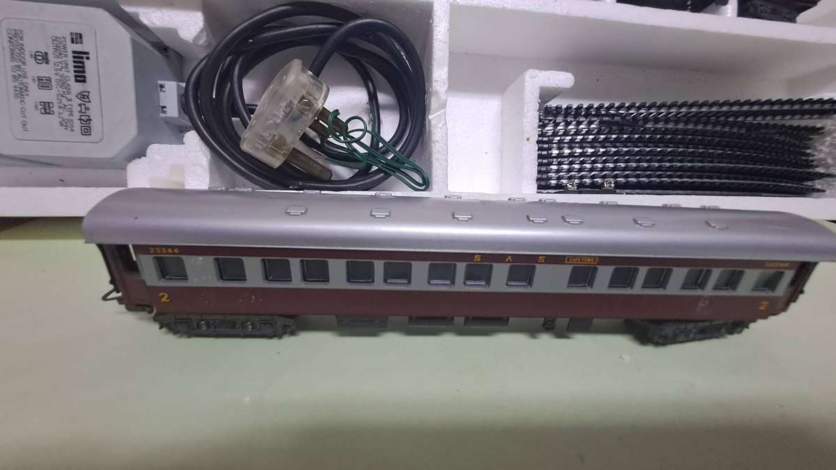 LIMA SAR Trans Karoo Train Set (Complete with Dummy Loco and 4 wagons) BOXED