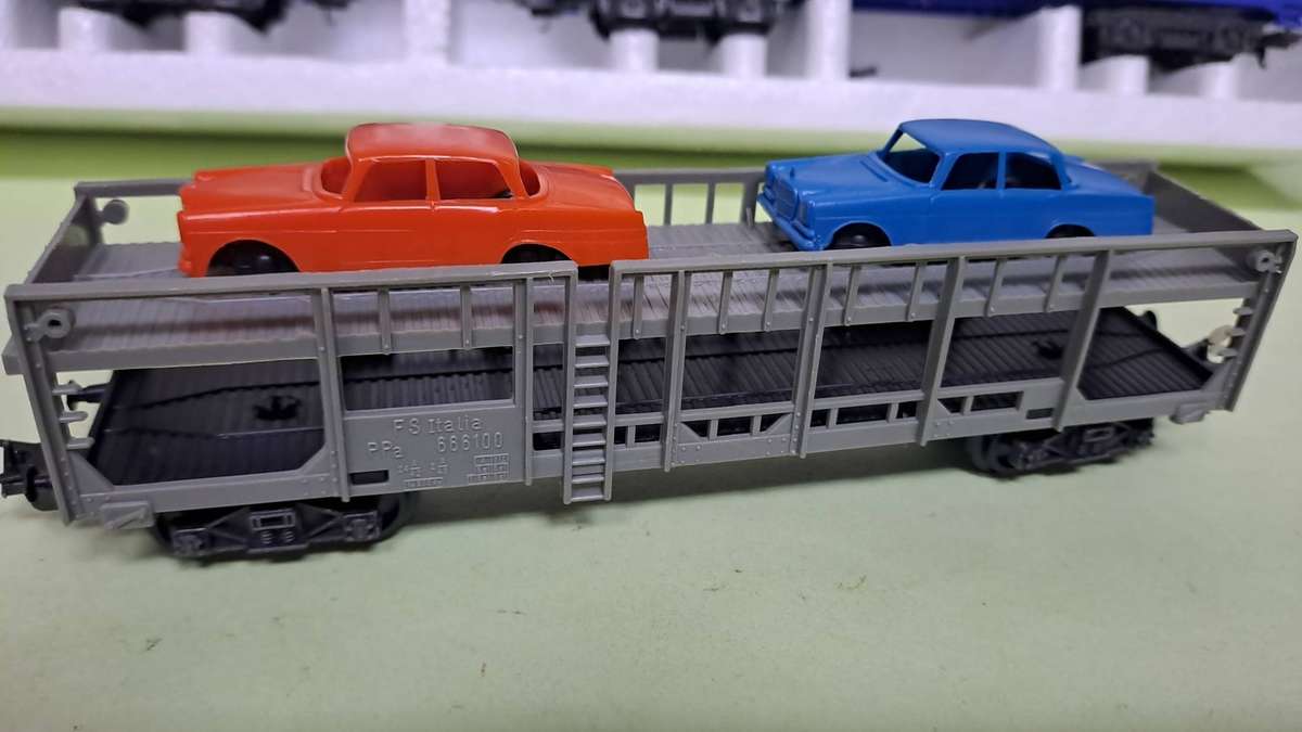 LIMA SAR Blue Train Set Steam (Locomotive with 3 wagons) BOXED NEW