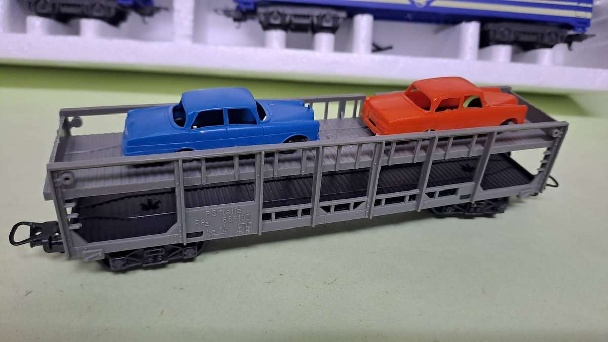 LIMA SAR Blue Train Set Steam (Locomotive with 3 wagons) BOXED NEW